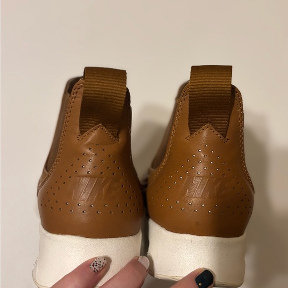 Nike Fall Booties - Picture 3 of 7